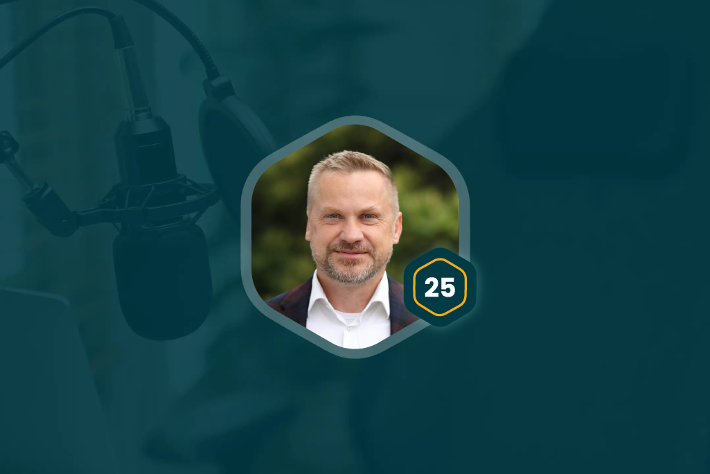 Rozprávali sme sa s Ľubošom Petríkom o jeho začiatkoch v Goldmann Systems, o projektoch, ktoré ho nadchli, a o tom, čo ho na práci baví aj po rokoch. Prečítajte si, čo je pre jeho prácu kľúčové a ako dáva priestor novým nápadom.