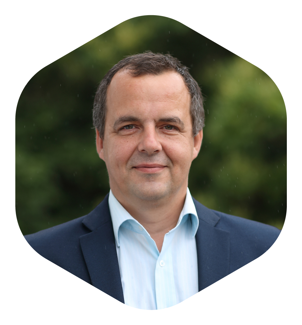 Čo ťa viedlo k tomu, že si prevzal pozíciu CTO práve v Goldmann Systems? Vo firme som už od roku 2008, takže je to dnes približne 17 rokov. Za ten čas som si prešiel množstvom projektov, technologických výziev aj väčších zmien naprieč spoločnosťou. Rolu CTO som preto nevnímal ako veľký skok do neznáma, ale skôr ako prirodzený ďalší krok. Jednoducho pokračovanie toho, čo som tu dlhodobo robil, len s väčšou zodpovednosťou a širším záberom.